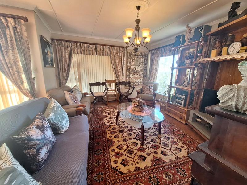 5 Bedroom Property for Sale in Hartenbos Heuwels Western Cape